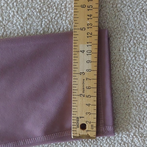 Along Fit Leggings - Picture 8 of 12